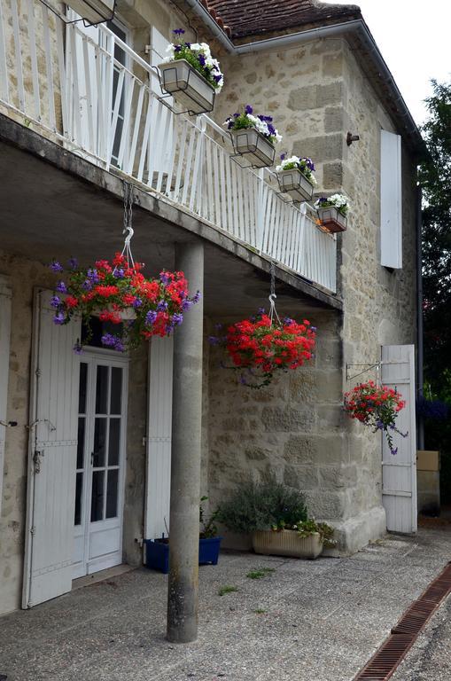 Bed and Breakfast Chez Madeleine Saint-Colomb-de-Lauzun Екстер'єр фото